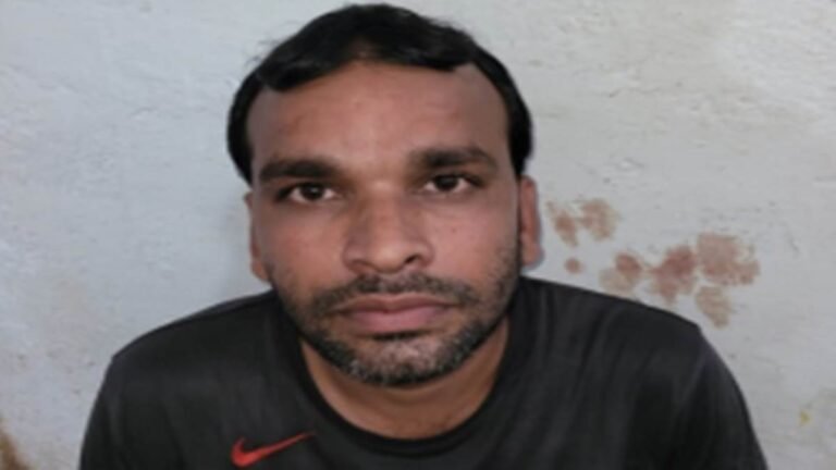 इंटरनेट मीडिया पर महिला मित्र ने ब्लाक किया, गुस्से में लगा दी आठ गाड़ियों में आग