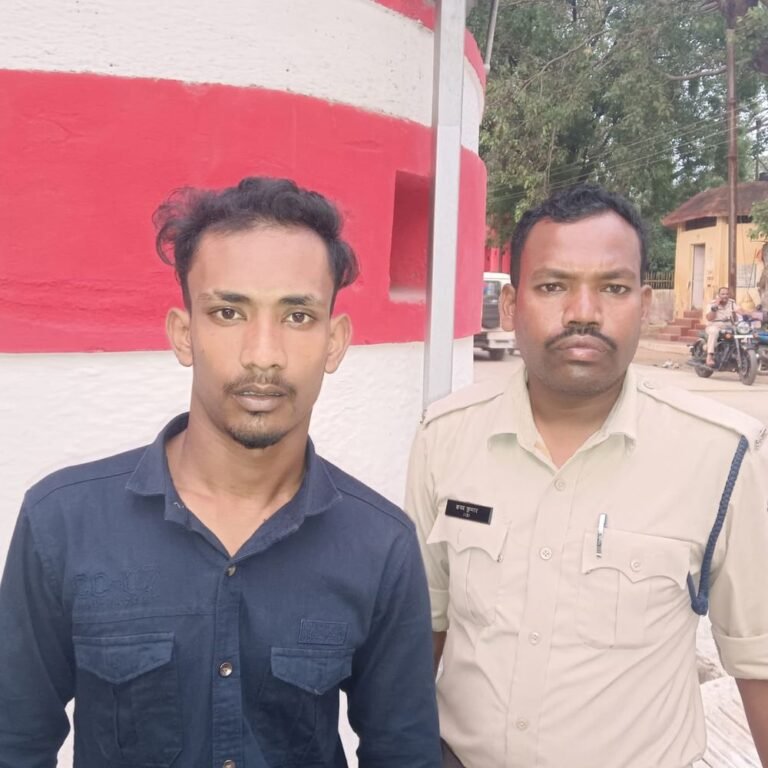 बिलासपुर में चाकू दिखाकर धमकाने वाला बदमाश गिरफ्तार:गणेशोत्सव के दौरान की थी मारपीट; पुलिस ने घेराबंदी कर पकड़ा, भेजा गया जेल