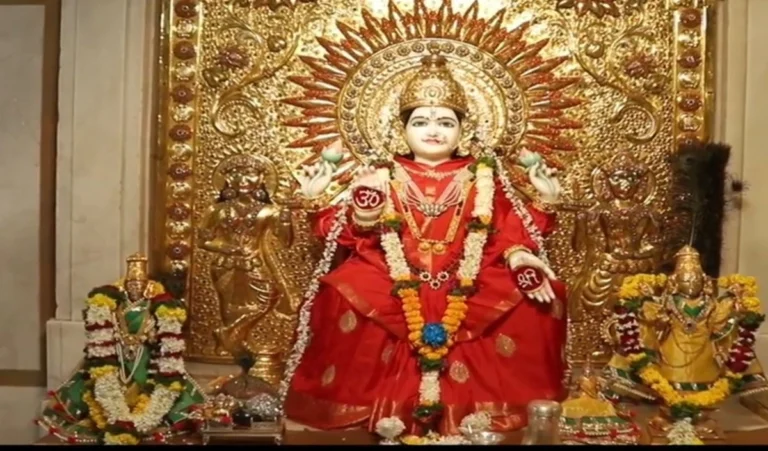 Astro Tips For Money: घर में लग जाएगा दौलत का अंबार, वास्तु के इन टिप्स को अपनाने से मां लक्ष्मी आएंगी द्वार