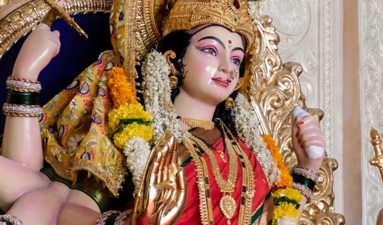Shardiya Navratri 2024: कब से शुरु हो रही शारदीय नवरात्रि, जानें घटस्थापना का शुभ मुहूर्त, उपाय और पूजा विधि