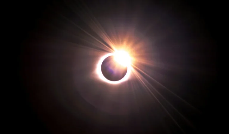 Solar Eclipse 2024: नवरात्रि से पहले लग रहा है सूर्यग्रहण, जानें रिंग ऑफ फायर का नजारा भारत में दिखेगा या नहीं