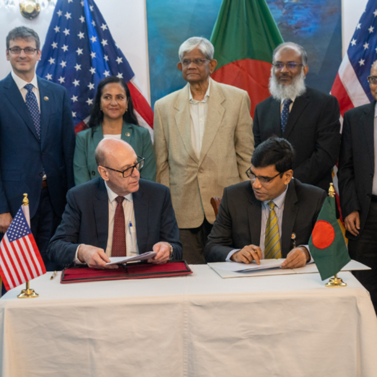 बांग्लादेश को 1700 करोड़ की मदद देगा अमेरिका:ढाका के दौरे पर अमेरिकी डेलीगेशन, कर्ज का ब्याज नहीं चुका पा रहा देश