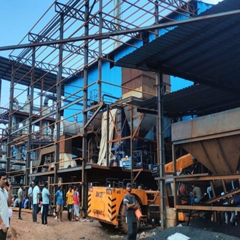 सरगुजा एलुमिना प्लांट हादसे में मुआवजे का ऐलान:सरकार ने मृतकों के परिजनों को दिए 15-15 लाख; कंपनी भी 15 लाख देगी