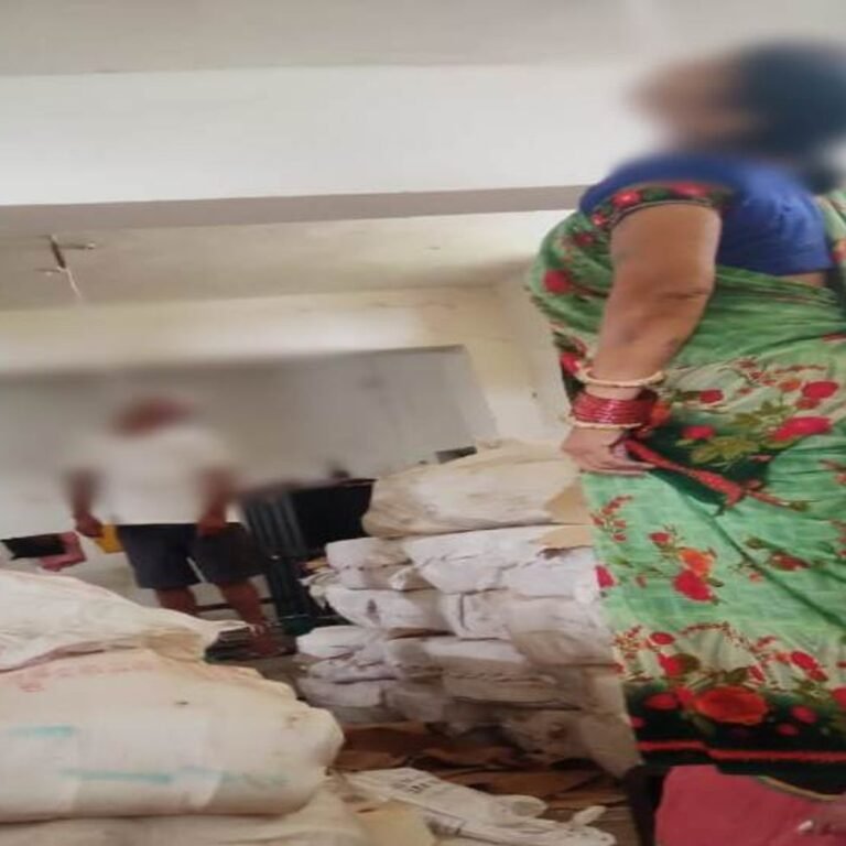 बिलासपुर में पति-पत्नी ने फांसी लगाकर की आत्महत्या:दीवार पर लिखा- सोसाइटी अध्यक्ष से तंग आकर दे रहे जान, टीआई बोले- जांच के बाद कार्रवाई