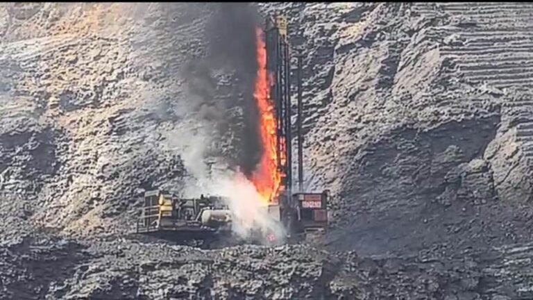 दीपका खदान में ड्रिल मशीन में लगी आग