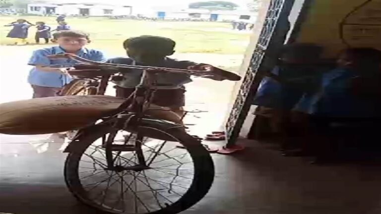 बिलासपुर में गरबा कार्यक्रम में आए इंडियन आइडल फेम दानिश का विरोध, जमकर हुई नारेबाजी