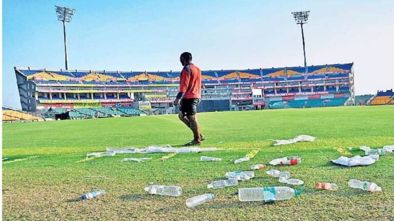 शर्मनाक! 210 करोड़ के स्टेडियम का कर दिया कचरा