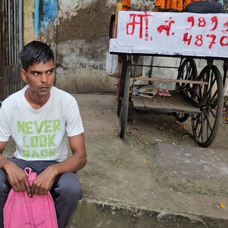 तिवारी को बना दिया अंसारी…अब काट रहा दफ्तरों के चक्कर:दुर्ग में कहा- पिता ब्राह्मण और मां मुस्लिम; ऐसे में वास्तविक धर्म हिंदू होना चाहिए