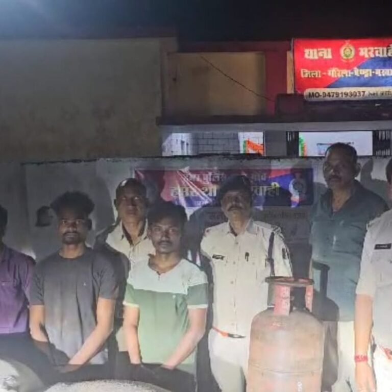 मरवाही में एक रात में 3 आंगनबाड़ी केंद्रों में चोरी:पुलिस की गिरफ्त में 3 आरोपी; सिलेंडर और 400 किलो चावल बरामद