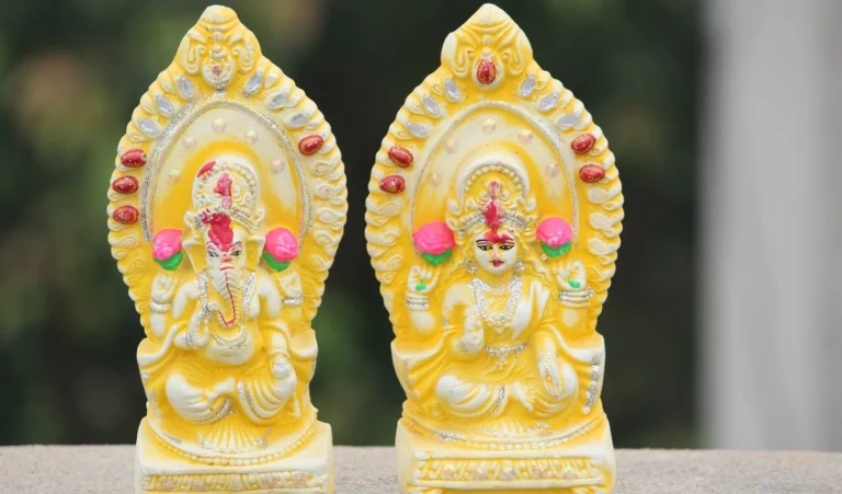 Diwali 2024: दिवाली पर इन 6 मूर्तियों से घर को सजाएं, धन-धान्य से भरेंगे रहेंगे भंडर