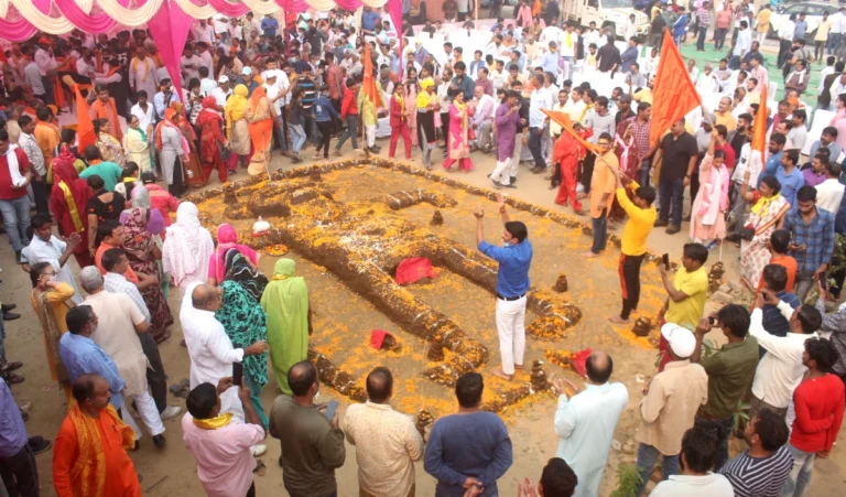 Goverdhan Puja 2024: आखिर गोवर्धन पूजा के दिन भगवान गिरिराज के परिक्रमा कितनी बार करनी चाहिए?