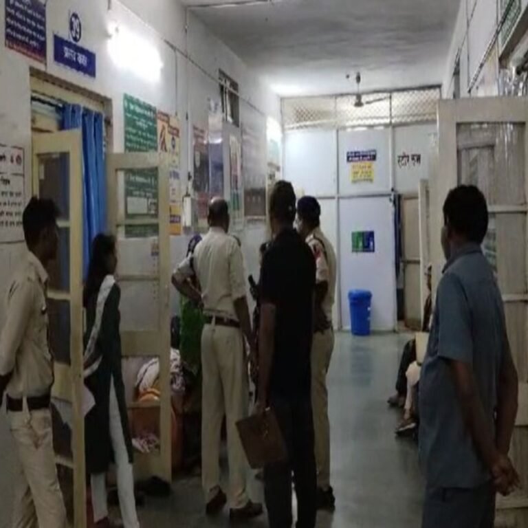 सौतेले पिता ने किया 2 साल की बच्ची से रेप:फांसी देने की मांग; जांजगीर-चांपा में झाड़ियों में खून से लथपथ मिली थी मासूम