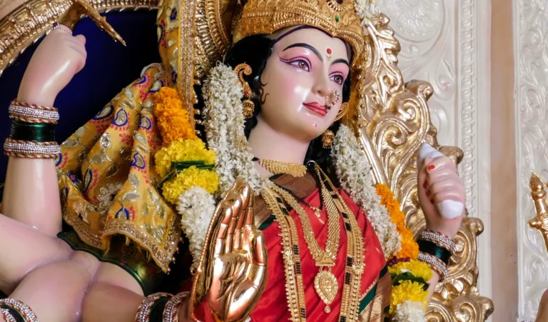 नवरात्रि में इन राशियों की चमकाने वाली है किस्मत, धन से भरे हुए कलश मिलेंगे, करियर में सफलता प्राप्त होगी