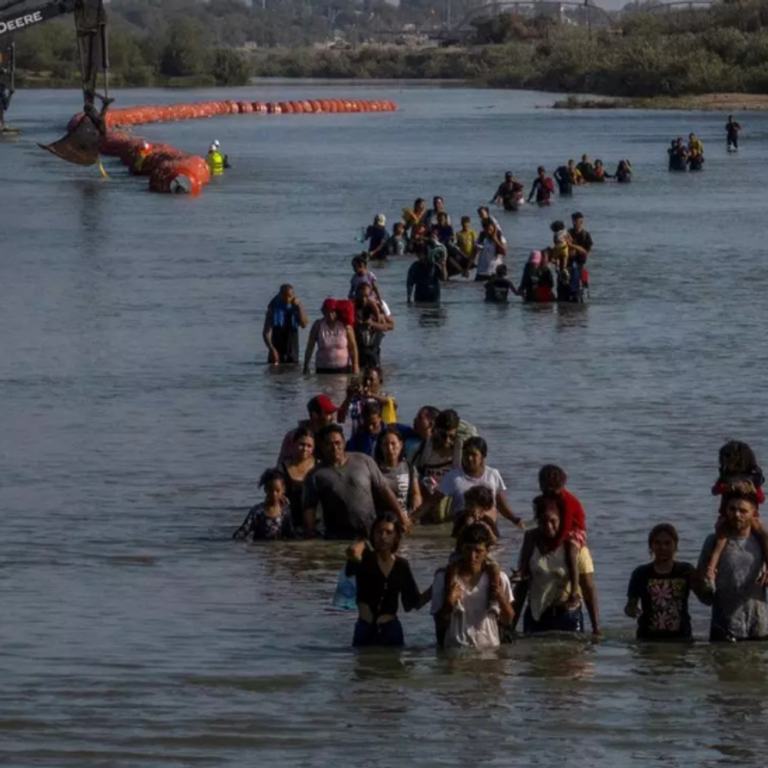 अमेरिका में पिछले साल हर घंटे 10 भारतीय गिरफ्तार हुए:इन पर अवैध तरीके से देश में घुसने का आरोप, 50% से ज्यादा गुजराती थे