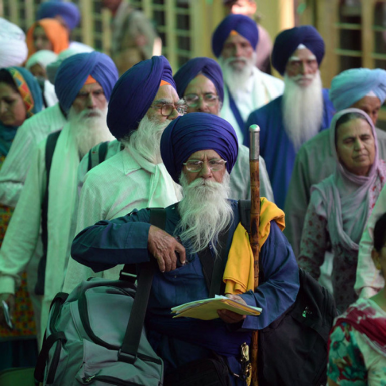 पाकिस्तान बोला- भारतीय सिख रुपए नहीं, अमेरिकी डॉलर लाएं:भारतीयों से हो रही धोखाधड़ी के चलते फैसला, नवंबर में पाकिस्तान जाएंगे हजारों सिख श्रद्धालु