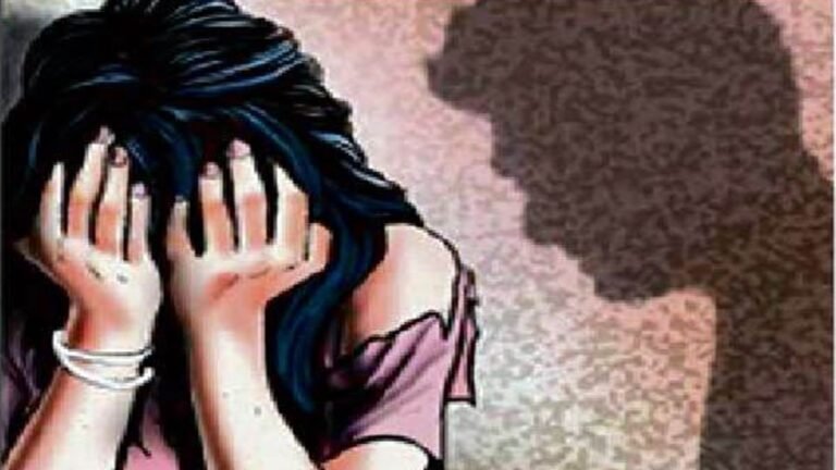 वकील ने महिला से की दोस्ती घर ले जाकर किया दुष्कर्म