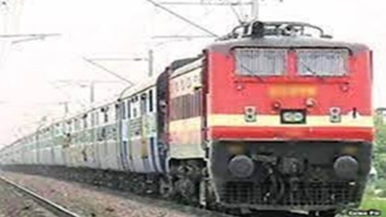 आपातकाल में कंफर्म टिकट के लिए रेलवे में है यह सुविधा