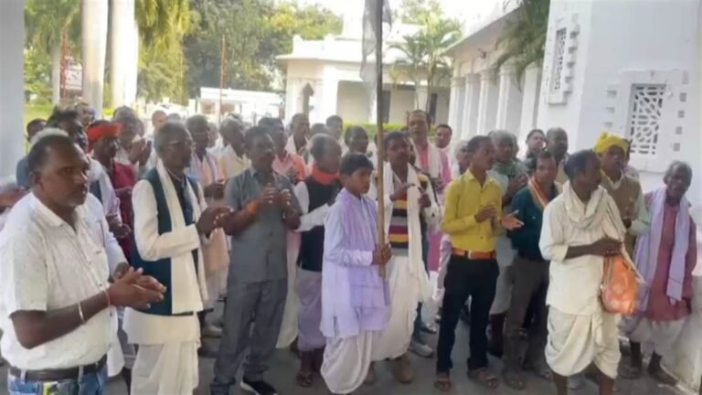 क्रिश्चियन राष्ट्रीय मोर्चा के कार्यक्रम के विरोध में उतरे माता राजमोहिनी के अनुयायी