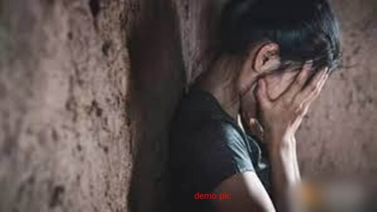 महिला दोस्त की आपत्तिजनक फोटो उसके पति को भेजीं, वायरल करने की धमकी देकर मांगे पांच लाख