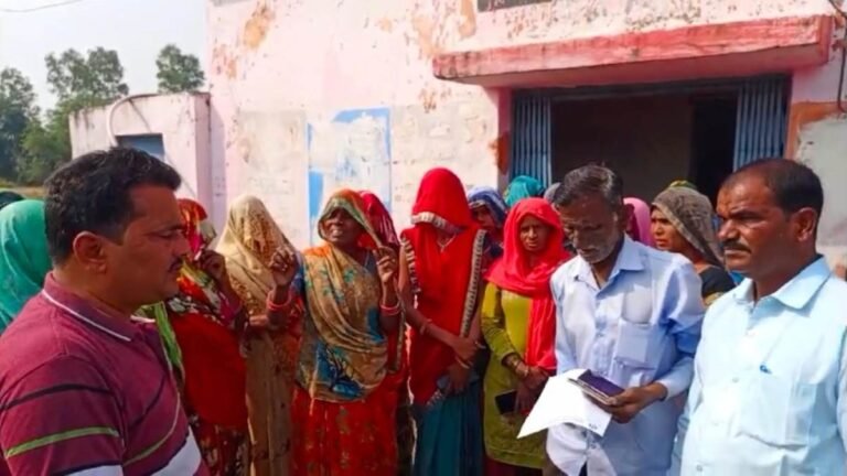 गांव में खुलेआम बिक रही अवैध शराब, विरोध में उतरी महिलाएं