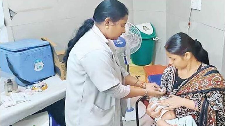 Vaccination in Gwalior: बच्चों व गर्भवतियों के टीके का हिसाब रख रहा यू-विन