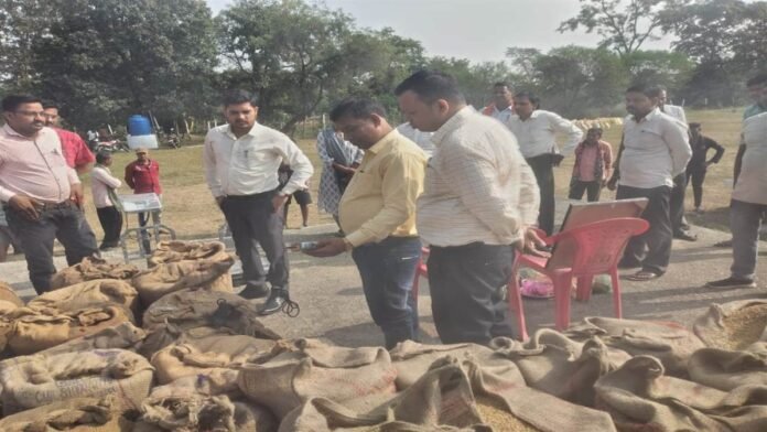 समर्थन मूल्य में धान बेचने किसानों के लिए टोकन बन रहा रोड़ा