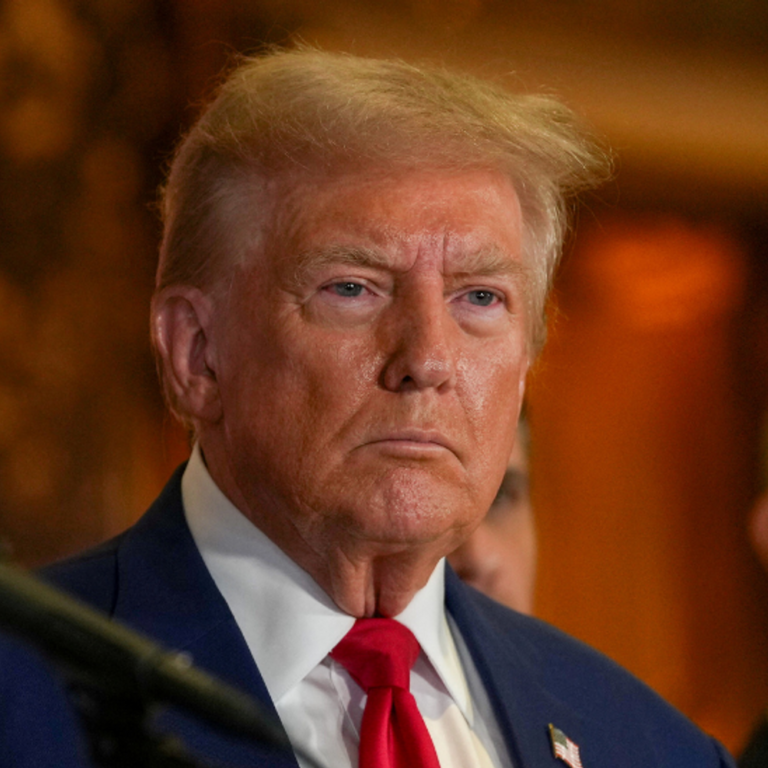 ट्रम्प के एक बयान से चीन-कनाडा की करेंसी में गिरावट:पूर्व प्रेसिडेंट ने कहा था- शपथ लेते ही इन देशों पर 25%-35% टैरिफ लगाऊंगा