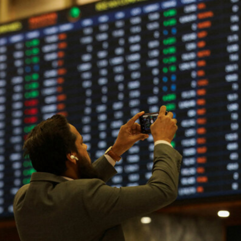 पाकिस्तान स्टॉक एक्सचेंज पहली बार 1 लाख के पार:PTI की रैली के फ्लॉप होने का फायदा मिला, 2 दिन में 6000 पॉइंट की बढ़त