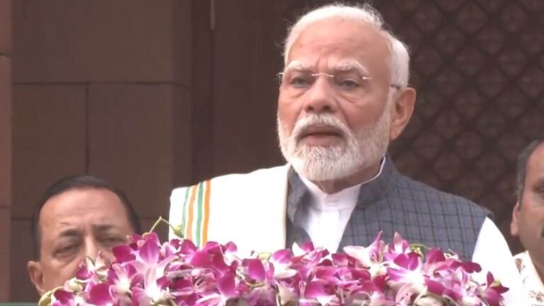 Top News LIVE: संसद सत्र से पहले पीएम मोदी का राहुल गांधी पर निशाना- ‘मुट्ठी भर लोग हुड़दंग करते हैं, जनता सजा भी देती है’