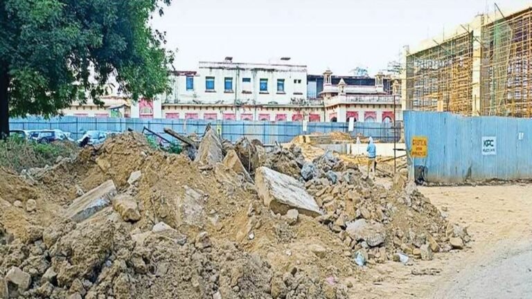 Pollution in Gwalior: सरकारी निर्माण भी बेपर्दा, उड़ रही गर्दा