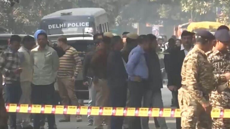 Delhi Blast: दिल्ली के प्रशांत विहार में ब्लास्ट, 1 शख्स घायल… जांच में जुटी पुलिस, मौके पर मिला सफेद पावडर