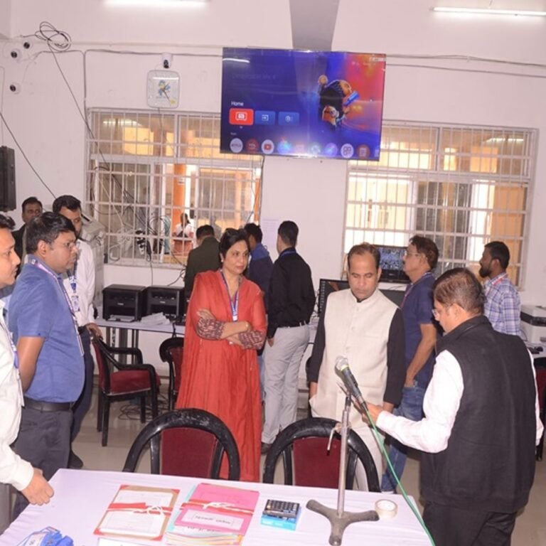 रायपुर दक्षिण उपचुनाव…8 बजे से काउंटिंग:19 राउंड में मतगणना, 2 बजे तक तस्वीर हो सकती है साफ; मतगणना स्थल पर स्मार्ट वॉच बैन