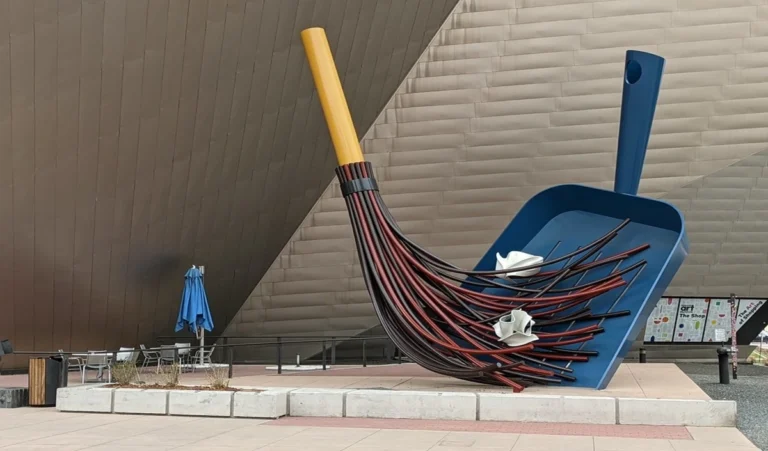 Broom Vastu: फूल और सीक वाली झाड़ू एकसाथ रखना चाहिए या नहीं, जानिए क्या कहता है वास्तु