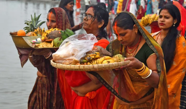 Chhath Puja 2024: छठ पूजा में नहाय खाय से लेकर सूर्य अर्घ्य तक, इन चीजों को जरुर शामिल करें