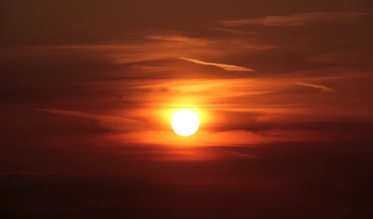 Kharmas 2024: कब से खरमास शुरु हो रहा है? जानें तिथि, उपाय और इसका महत्व