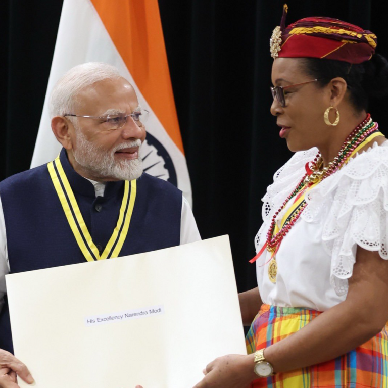 PM मोदी को कैरेबियाई देश डोमिनिका ने सम्मानित किया:इंडिया-कैरिकॉम समिट में शामिल हुए, कैरेबियाई देशों के प्रतिनिधियों से द्विपक्षीय बातचीत