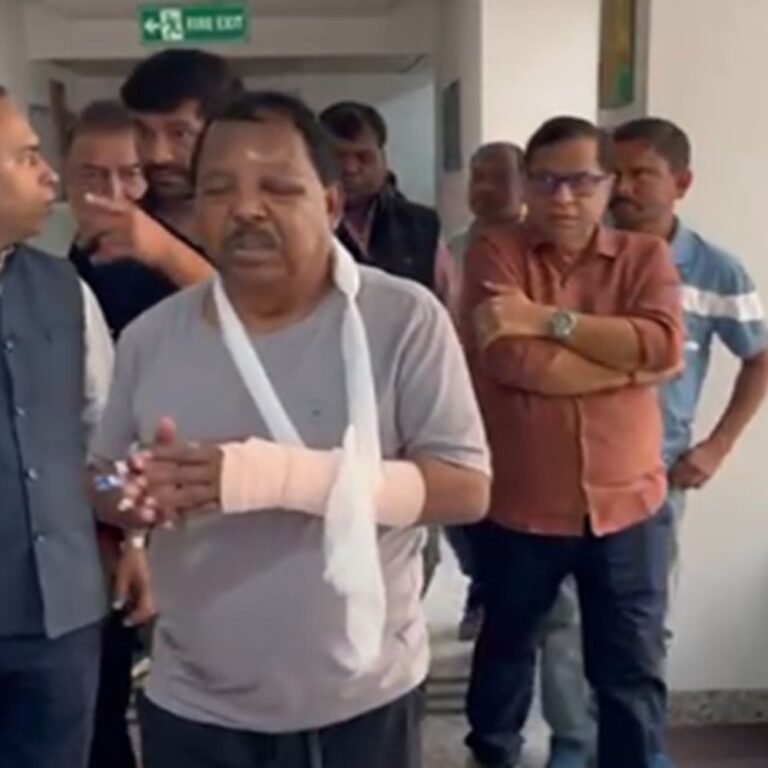 सड़क हादसे में घायल रामविचार बोले- गिरकर उठना ही जिंदगी:कहा- बेहतर महसूस कर रहा हूं, भूपेश बघेल भी मिलने पहुंचे