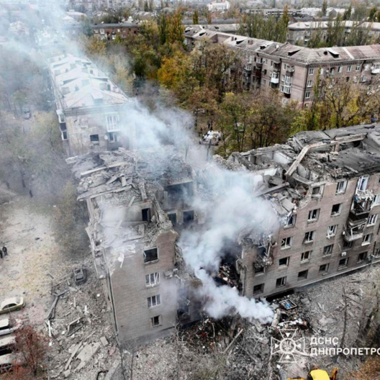 रूस का यूक्रेन पर ड्रोन और बैलिस्टिक मिसाइल से हमला:6 की मौत, 30 से ज्यादा घायल; ग्लाइड बम भी दागे