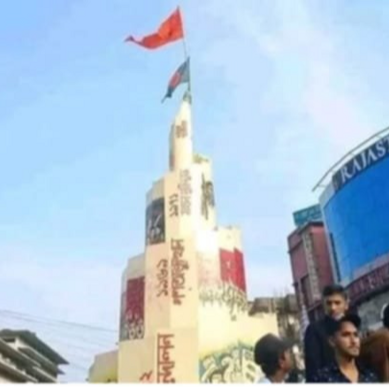 बांग्लादेश में राजद्रोह के मामले में 2 हिंदू युवक गिरफ्तार:आजादी स्तंभ पर भगवा ध्वज फहराने का आरोप, कुल 19 के खिलाफ मामला दर्ज