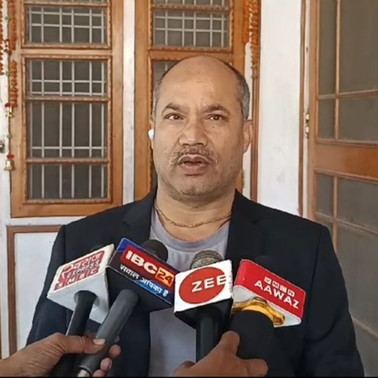 साइबर ठगों ने व्यापारी को किया डिजिटल अरेस्ट:आधे घंटे से अधिक समय तक एक कमरे में बंद रखा, वाशरुम तक जाने नहीं दिया