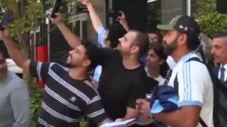 IND vs AUS: फैंस से सेल्फी, आंखों पर चश्मा… इंडिया एडिलेड के लिए रवाना; PM XI के खिलाफ जीत से मिला उत्साह