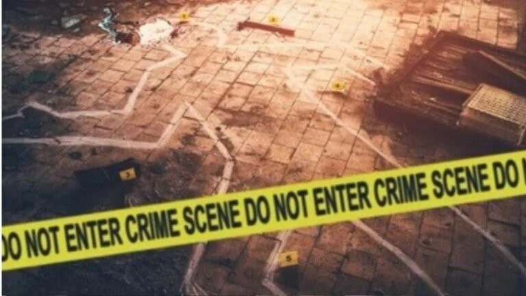 UP Crime: रात में पत्नी को बिस्तर पर गैर मर्द के साथ देख भड़का पति, कुल्हाड़ी से कर दिए शरीर के टुकड़े