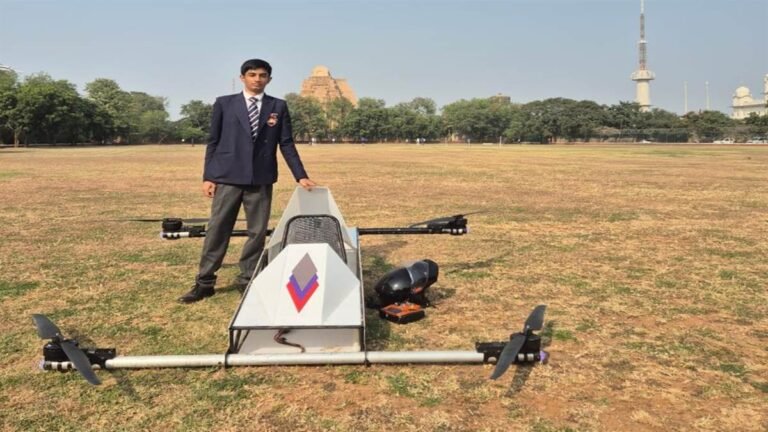 MP के छात्र मेधांश ने तैयार किया मानव ड्रोन, चार किमी ऊंचाई तक जा सकता है