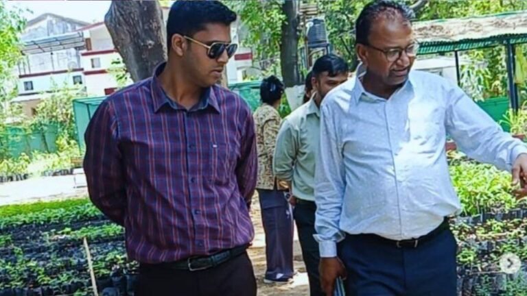 इंदौर में DFO महेन्द्र सोलंकी ने की आत्महत्या, दोपहर 2:30 तक कमिश्नर के साथ की थी मीटिंग