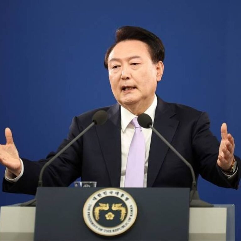 साउथ कोरिया में इमरजेंसी- देशभर में प्रदर्शन, विपक्षी हिरासत में:ऐलान के 5 घंटे बाद राष्ट्रपति बोले- सेना को वापस बुला लिया है, इमरजेंसी जल्द हटाएंगे