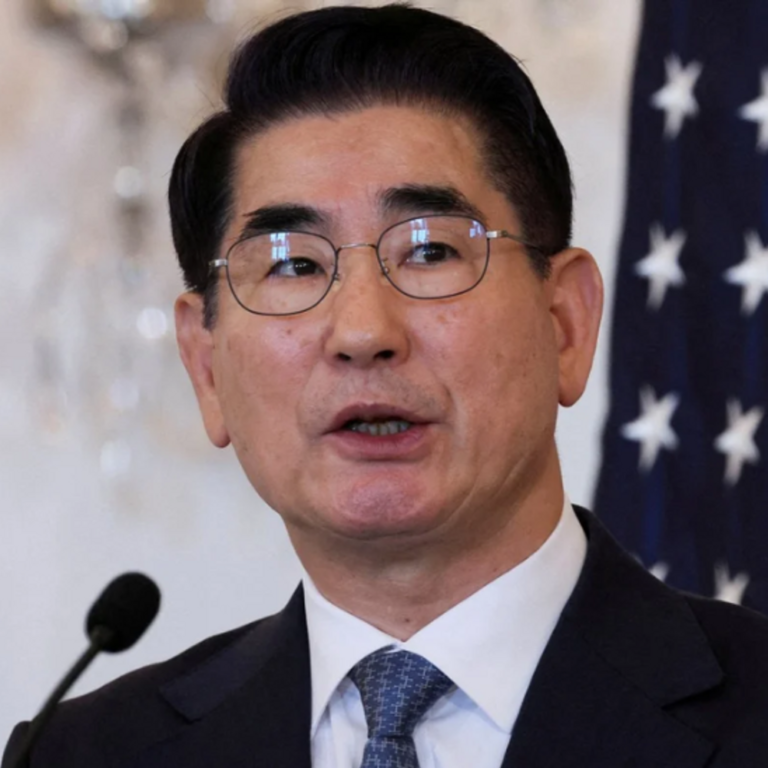 साउथ कोरिया के पूर्व रक्षामंत्री ने आत्महत्या की कोशिश की:राष्ट्रपति के साथ मिलकर इमरजेंसी लगाई थी, एक दिन पहले ही गिरफ्तारी हुई थी