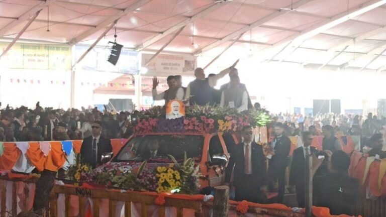 LIVE: पीएम नरेन्द्र मोदी पहुंचे खजुराहो, केन-बेतवा लिंक परियोजना का करेंगे शिलान्यास