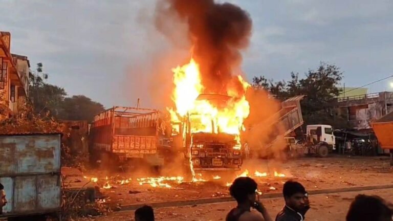 खड़े ट्रक में LPG सिलेंडर में ब्लास्ट, ड्राइवर ने कूद कर बचाई जान