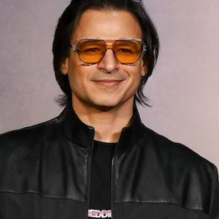 ईएमआई भरने के लिए बिना पसंद की फिल्में की:अब स्टूडेंट्स को बिना कोलैटरल के देंगे लोन, विवेक ओबेरॉय ने कहा- इससे सामाजिक बदलाव होगा