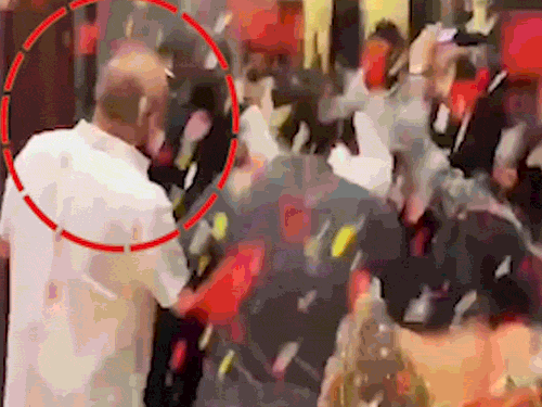 कांग्रेस बोली- सौरभ चंद्राकर से प्रदीप मिश्रा के क्या संबंध:ED करे पूछताछ, बीजेपी ने कहा- संतों के कार्यक्रम से बेचैन क्यों होते हैं कांग्रेसी